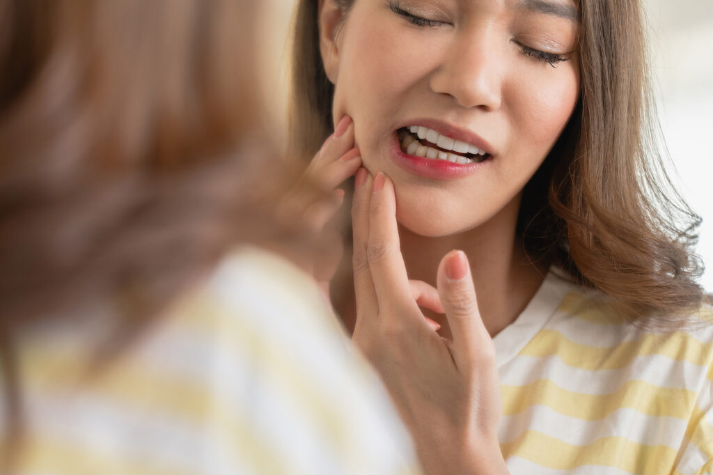 woman with knocked out tooth